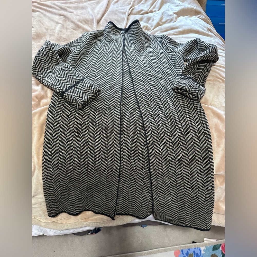 Chevron Patterned Black and White Cardigan Sweater S